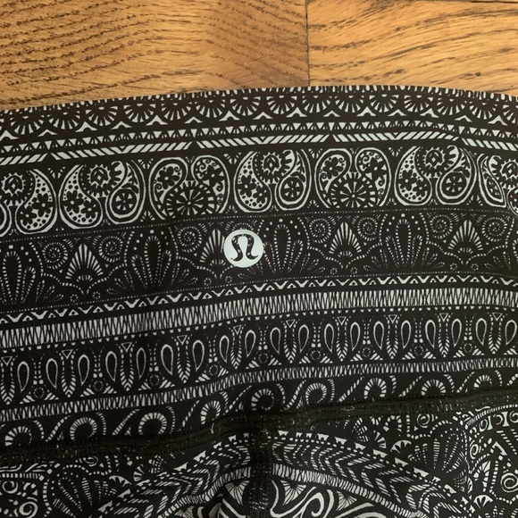 Lululemon full length patterned - Picture 3 of 3